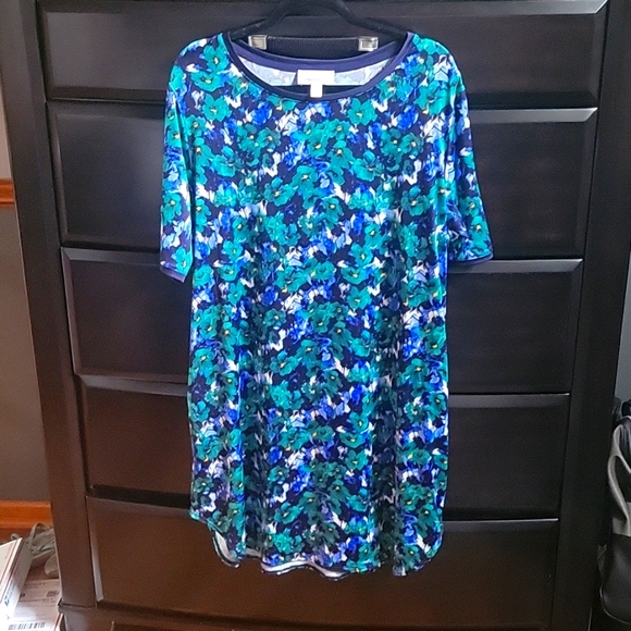 stan Hermann from.QVC Dresses & Skirts - Stan Herman size large dress,floral,pretty flowy soft and silky